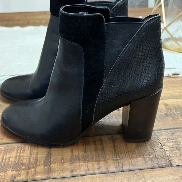 Tahari leather booties - Picture 2 of 7